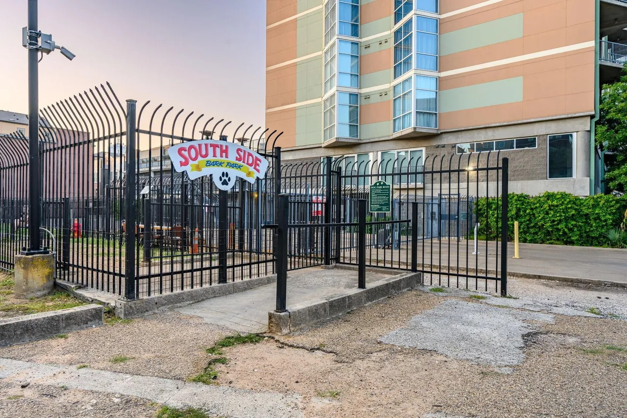 1001 Belleview St #305