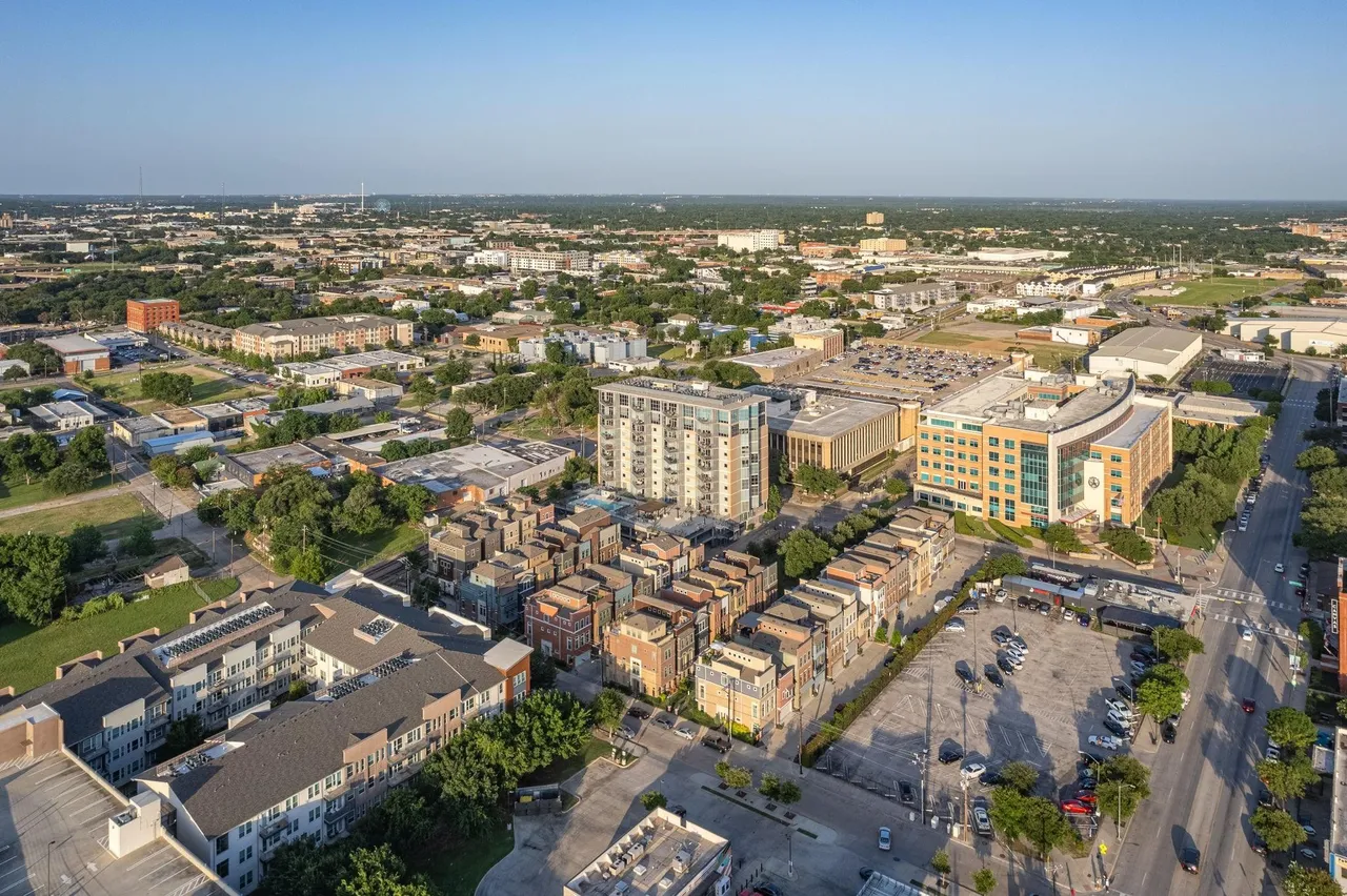 1001 Belleview St #305