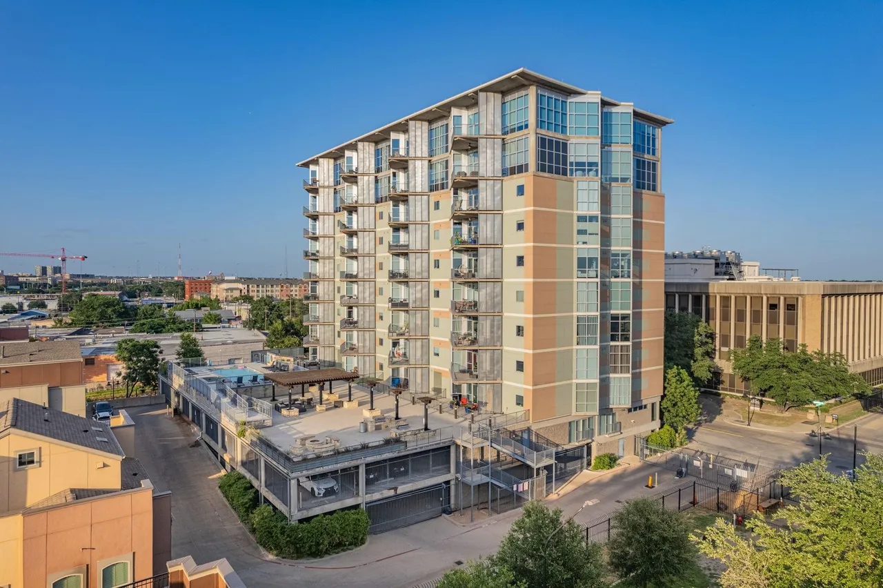 1001 Belleview St #305