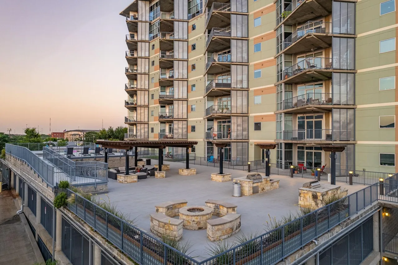 1001 Belleview St #305