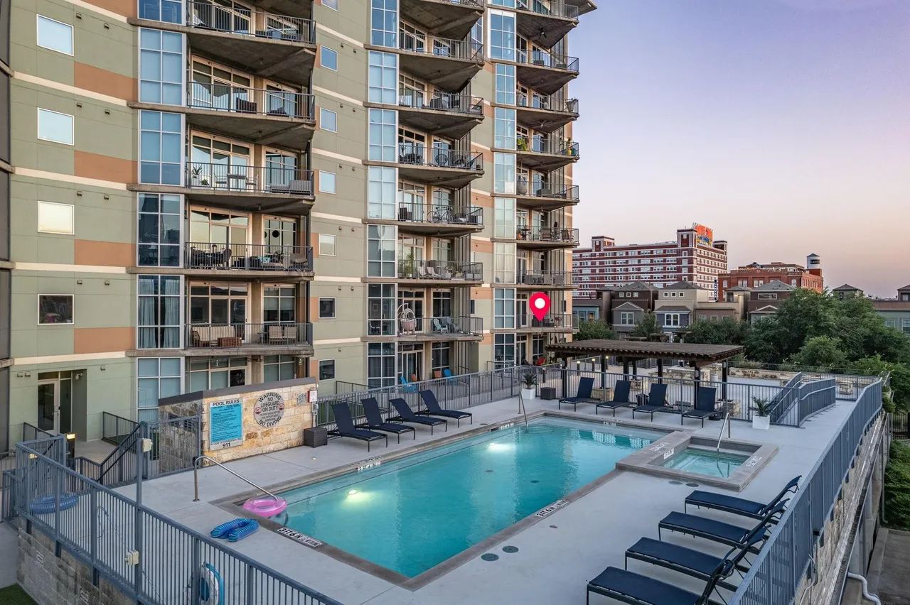 1001 Belleview St #305