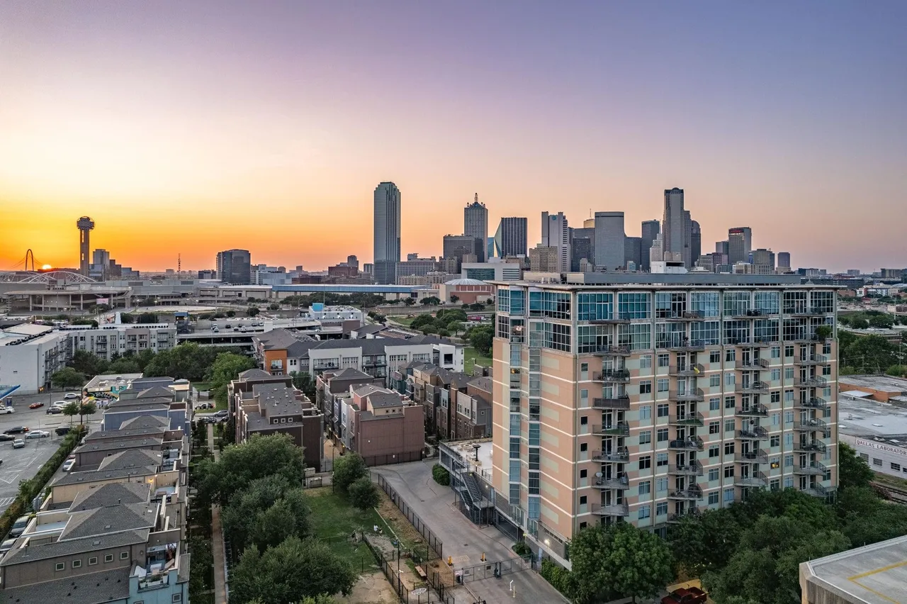 1001 Belleview St #305
