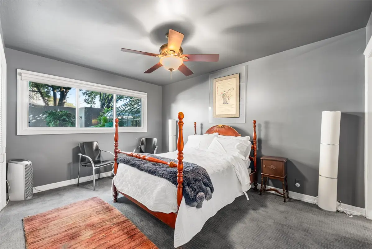 10406 Crestover DriveDallas, TX 75229 12 10406 Crestover Drive