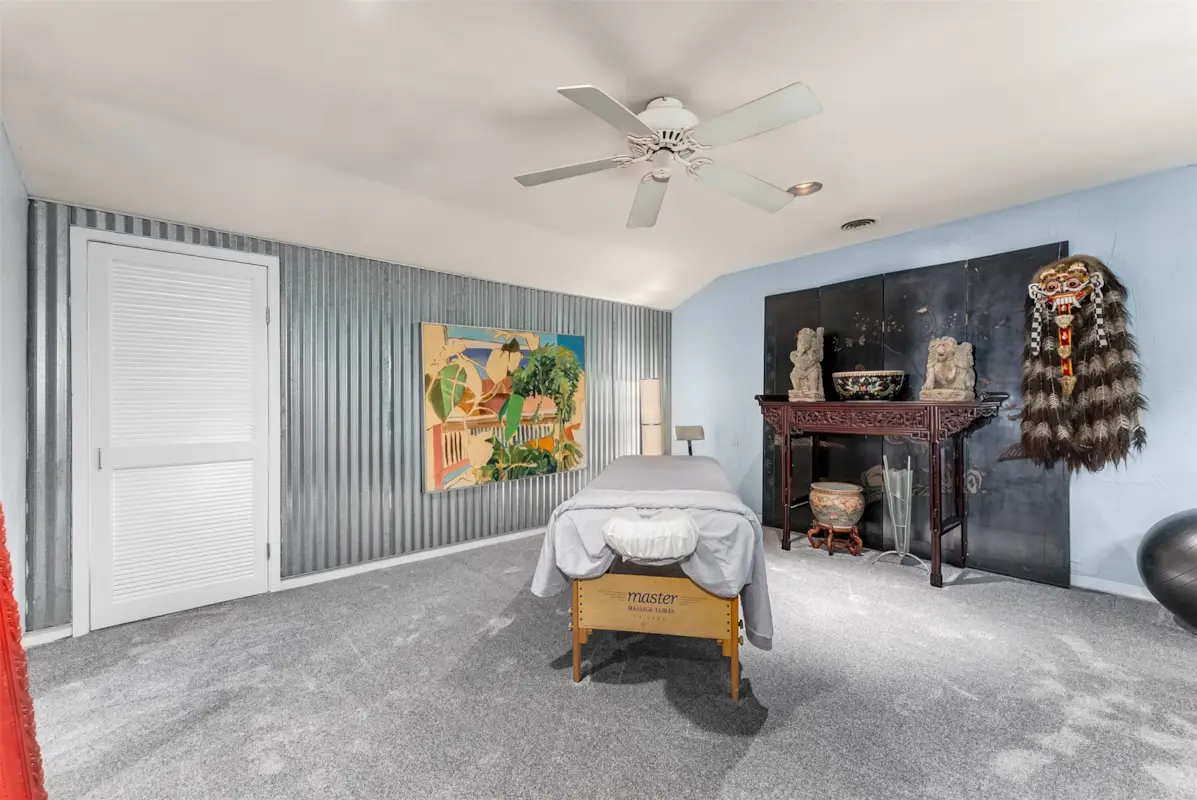 10406 Crestover DriveDallas, TX 75229 16 10406 Crestover Drive
