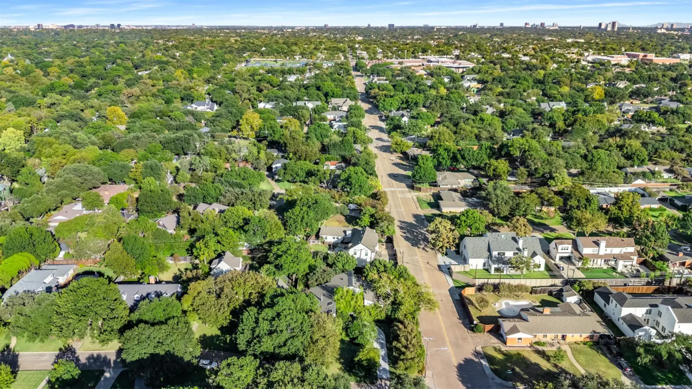 10406 Crestover DriveDallas, TX 75229 28 10406 Crestover Drive