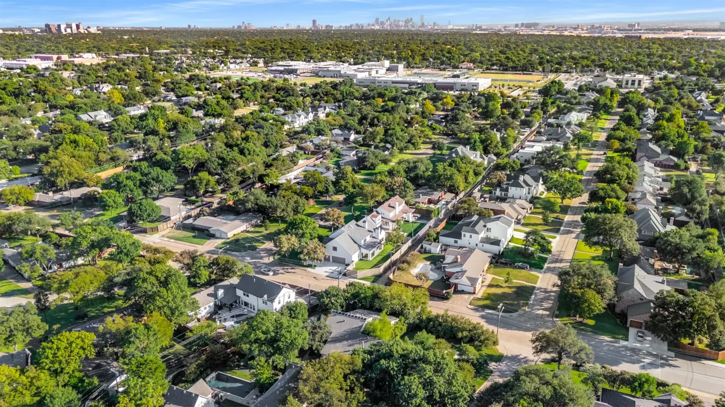 10406 Crestover DriveDallas, TX 75229 29 10406 Crestover Drive