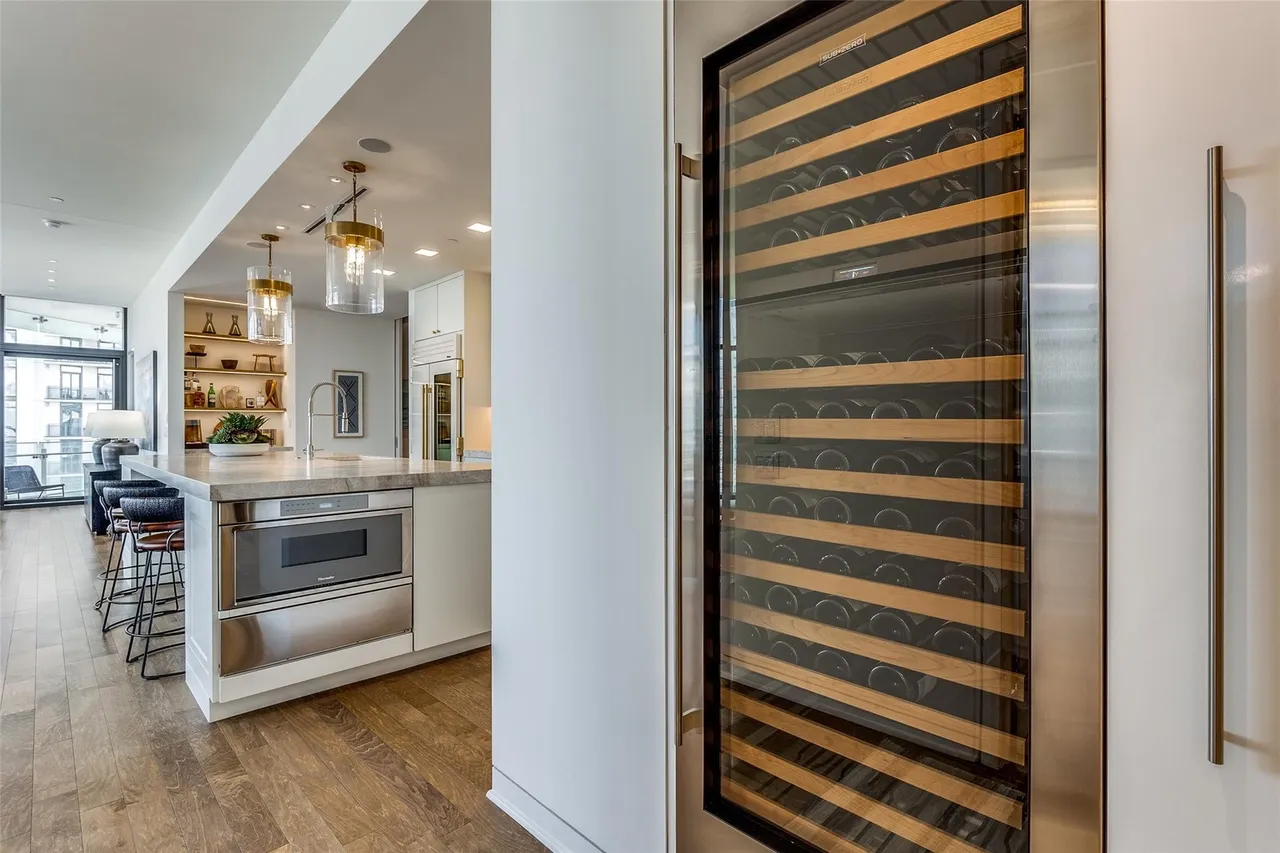 1918 Olive St 2002, Dallas, TX 75201 4 1918 Olive St #2002