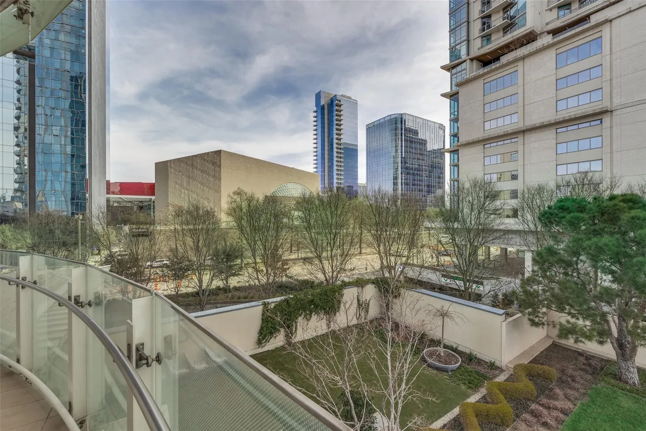 1918 Olive St. #202, #2002, #4202. 29 1918 Olive Street #202