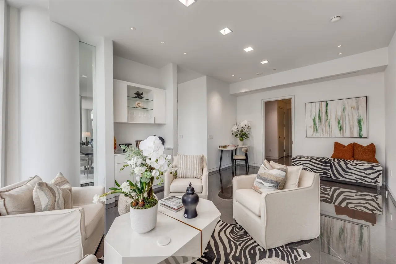 1918 Olive St. #202, #2002, #4202. 4 1918 Olive Street #202