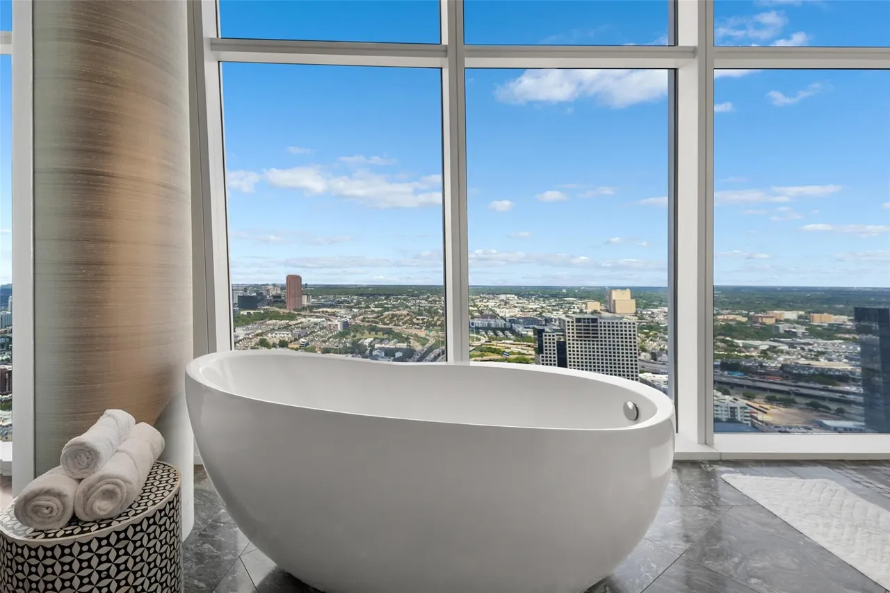 1918 Olive Street #3901 Dallas, TX 75201 14 1918 Olive Street #3901