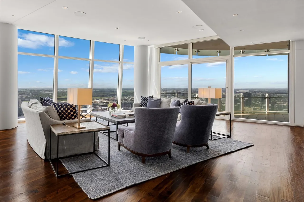 1918 Olive Street #3901 Dallas, TX 75201 3 1918 Olive Street #3901