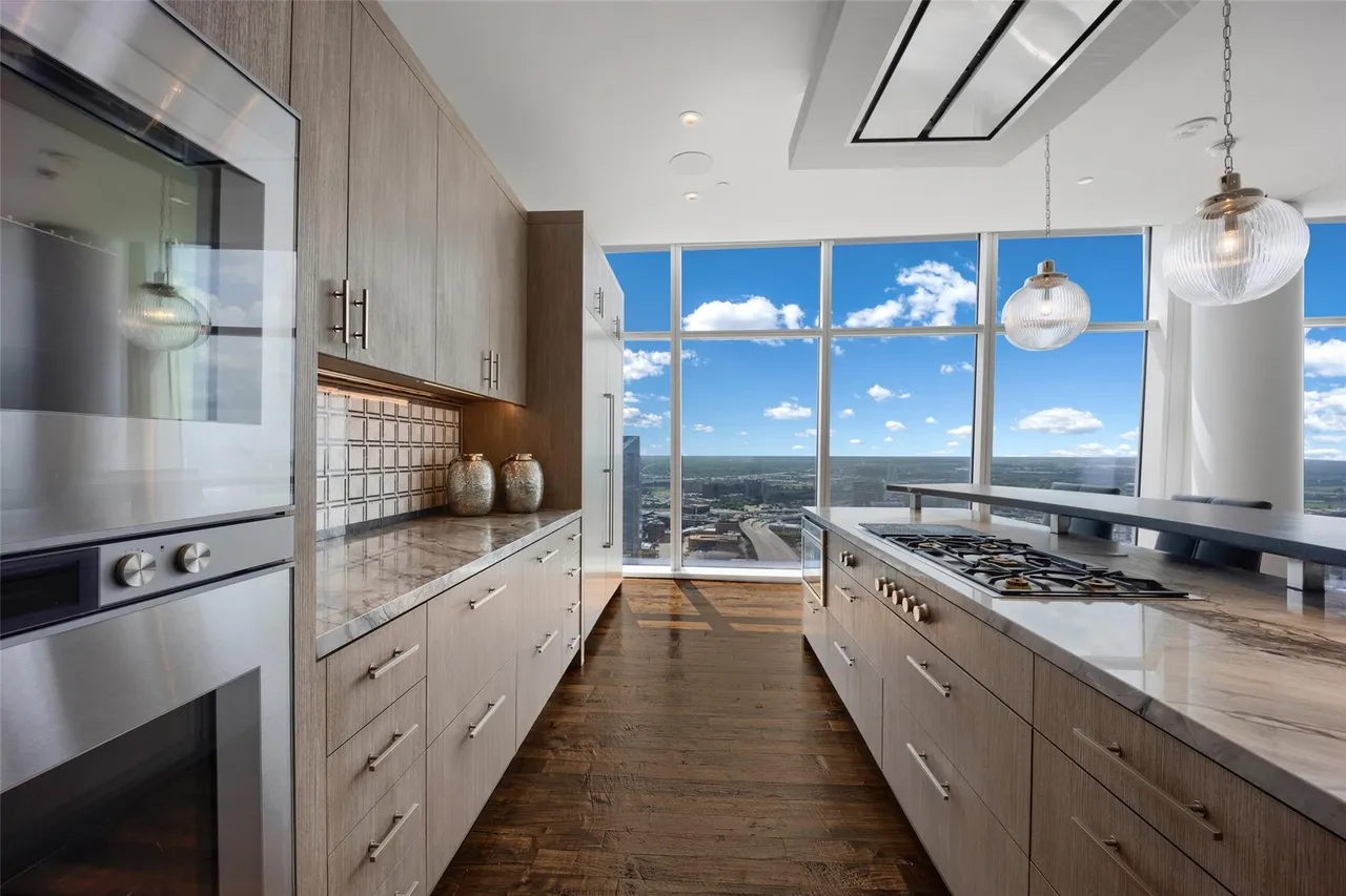 1918 Olive Street #3901 Dallas, TX 75201 5 1918 Olive Street #3901
