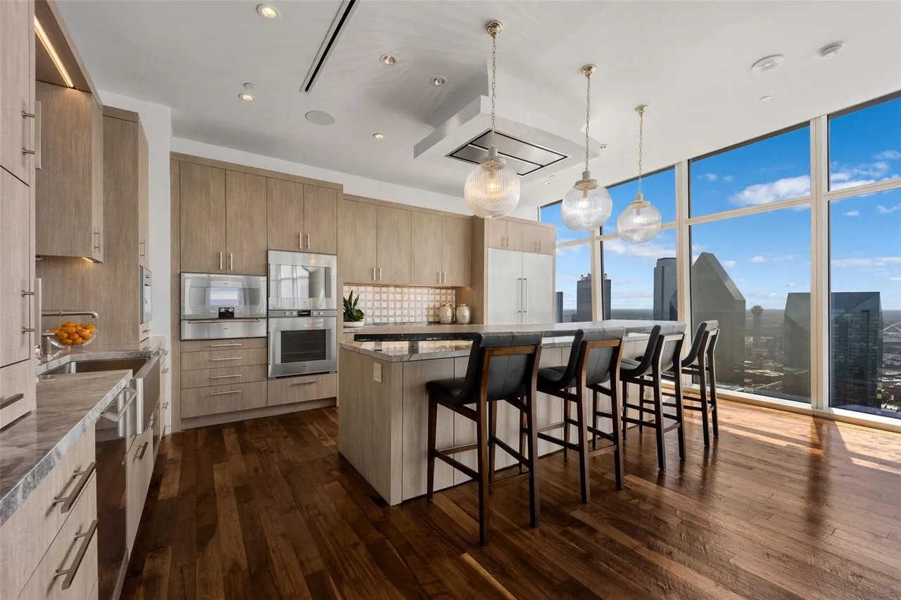 1918 Olive Street #3901 Dallas, TX 75201 6 1918 Olive Street #3901