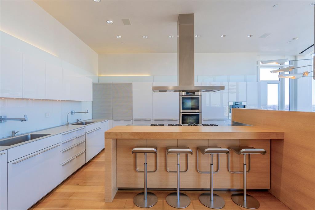 2430 Victory Park Ln #3001 10 2430 Victory Park Ln #3001