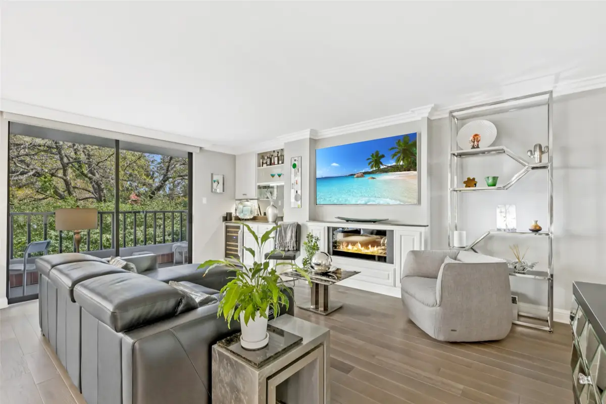 3621 Turtle Creek Boulevard #2D 2 3621 Turtle Creek Boulevard #2D