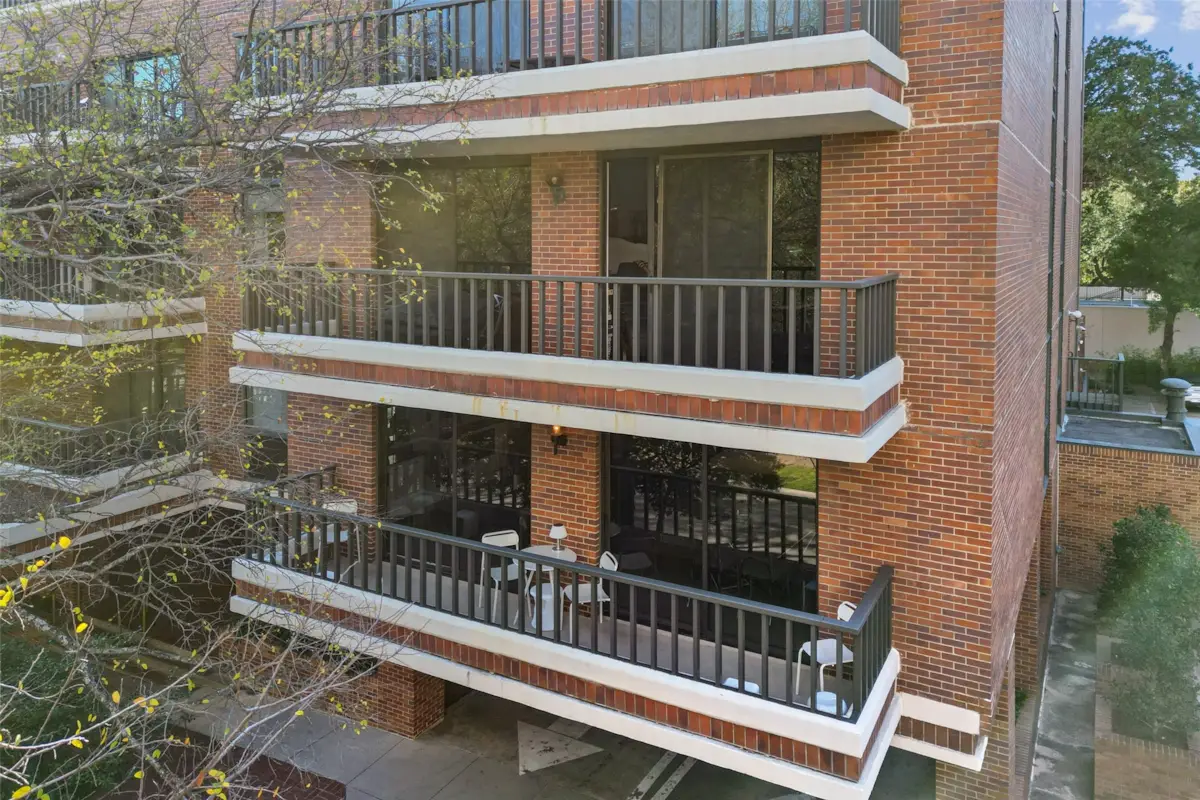 3621 Turtle Creek Boulevard #2D 20 3621 Turtle Creek Boulevard #2D