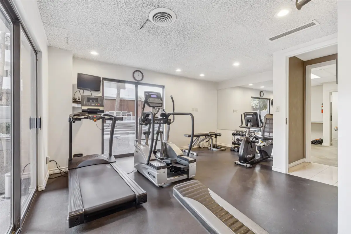 3621 Turtle Creek Boulevard #2D 32 3621 Turtle Creek Boulevard #2D