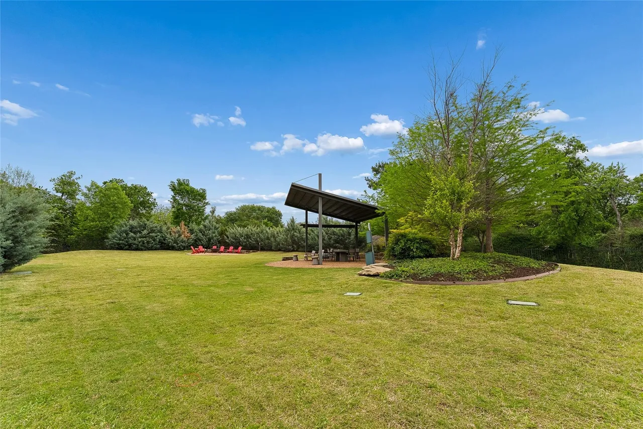 3922 Redding RowDallas, TX 75220 33 3922 Redding Row