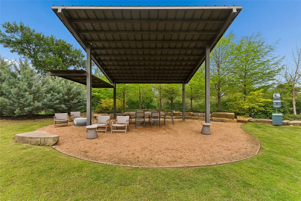 3922 Redding RowDallas, TX 75220 34 3922 Redding Row