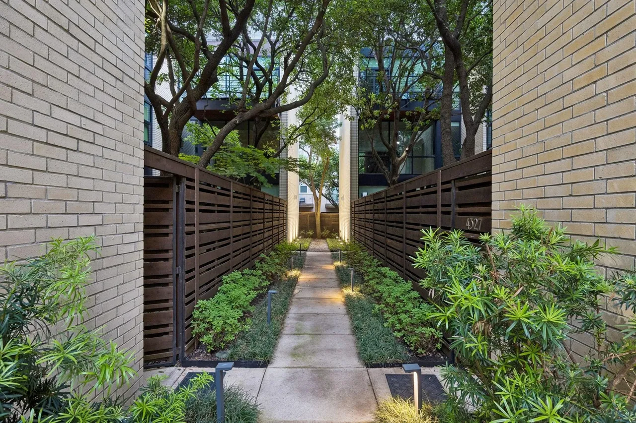 4321 Travis St, Dallas, TX 75205 2 4321 Travis St