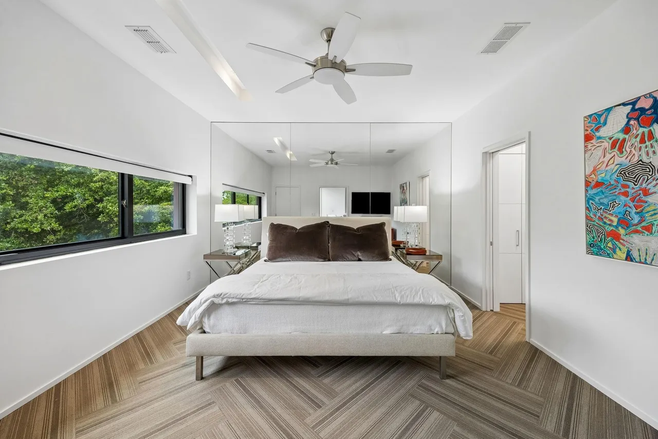 4321 Travis St, Dallas, TX 75205 29 4321 Travis St