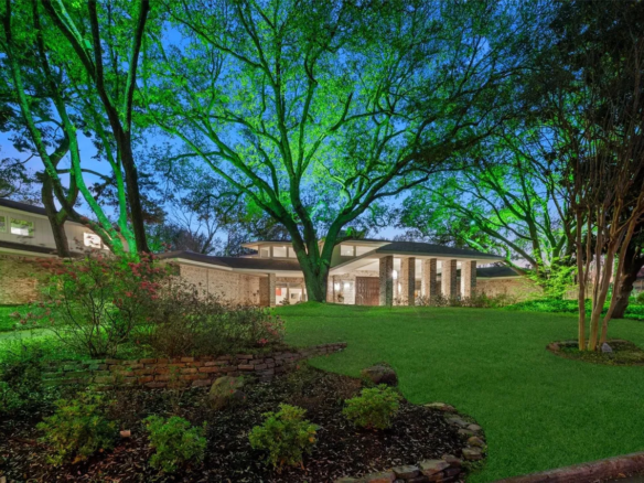 5045 Lakehill Court