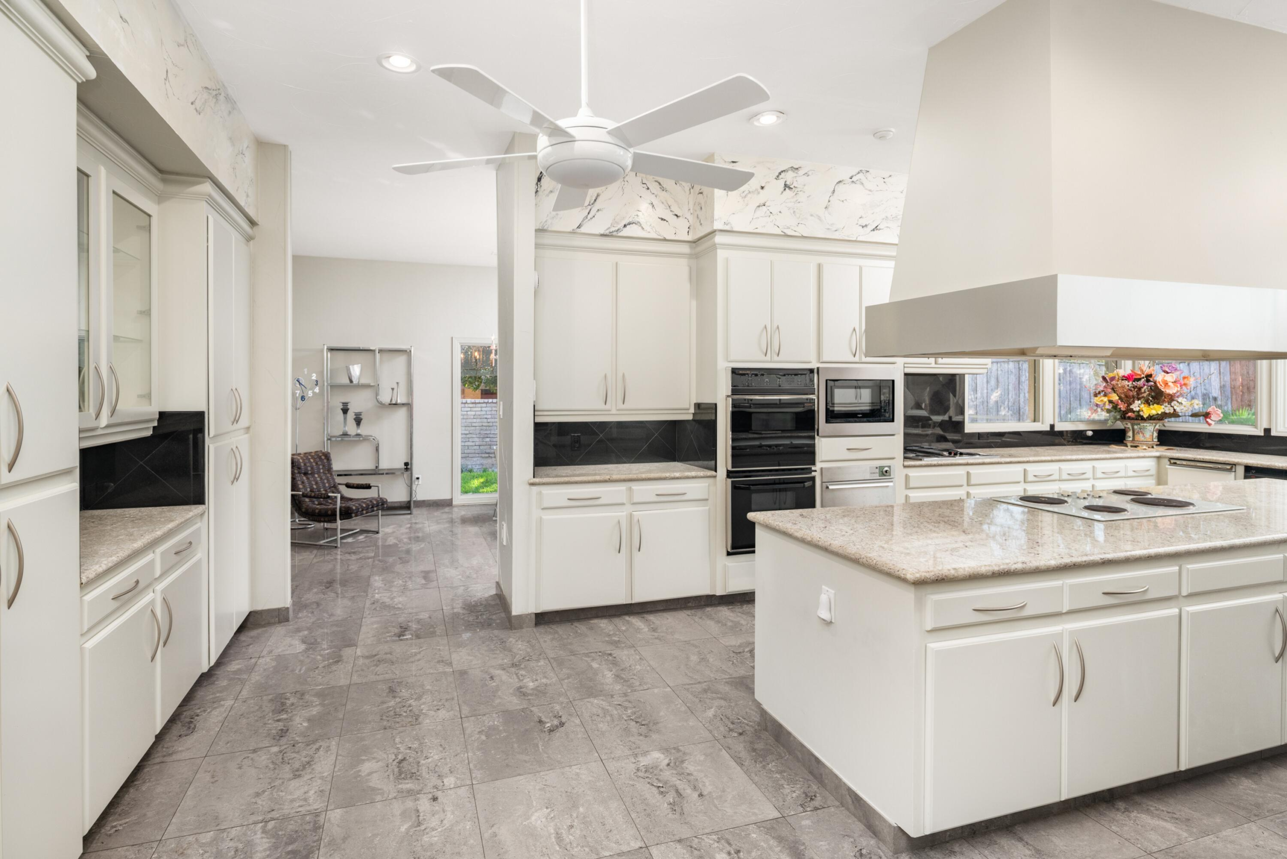 5045 Lakehill CourtDallas, TX 75220 20 5045 Lakehill Court