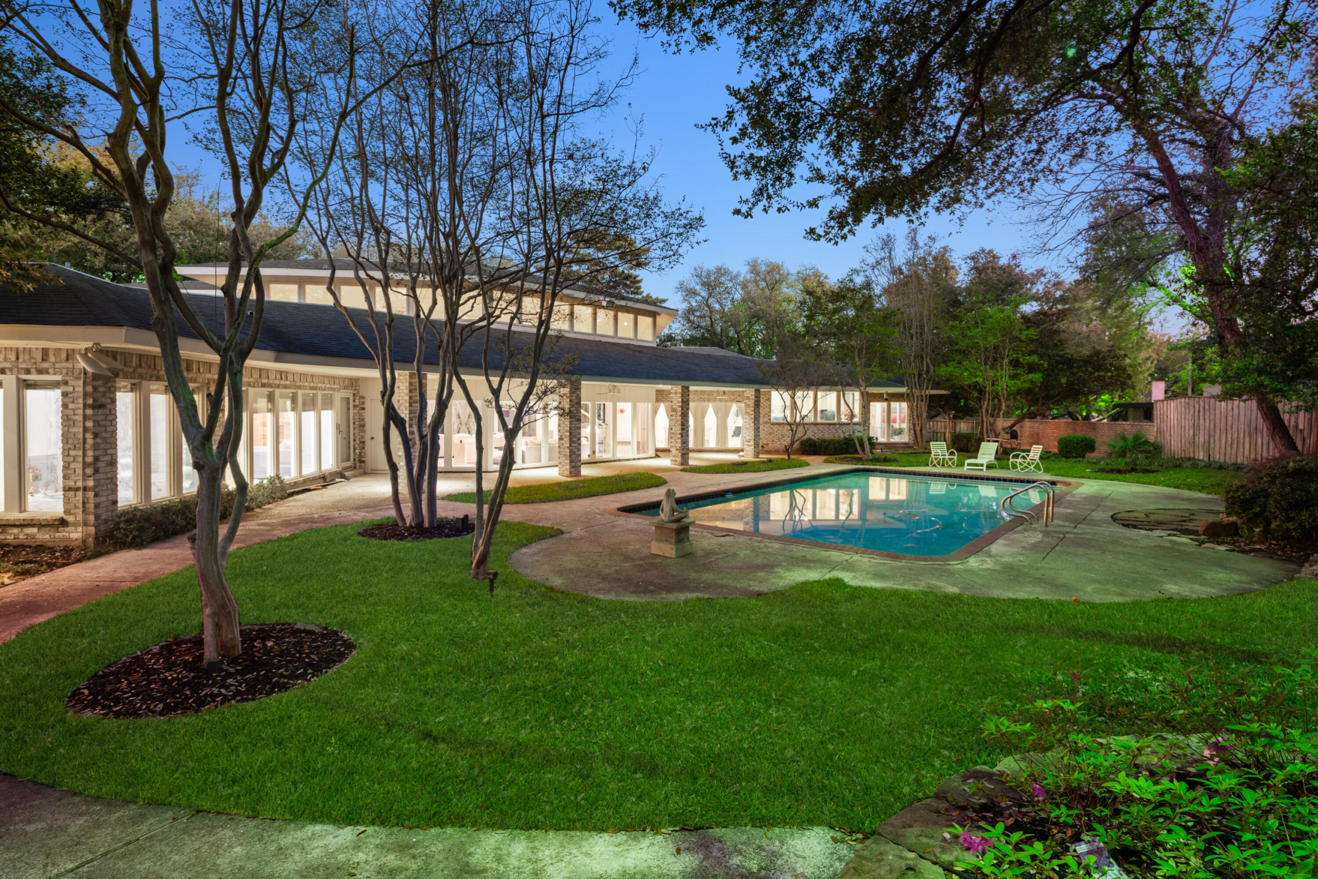 5045 Lakehill CourtDallas, TX 75220 24 5045 Lakehill Court