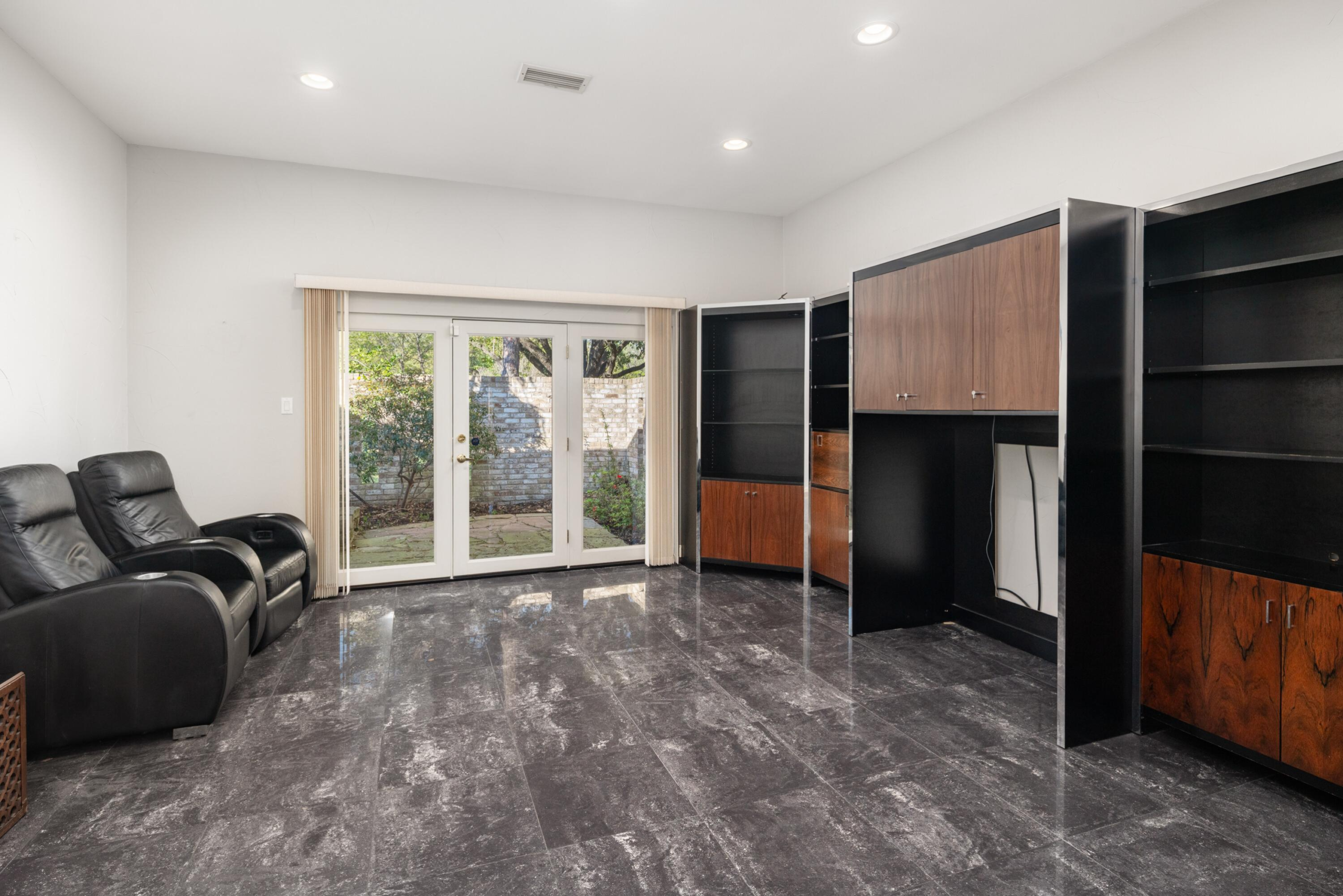 5045 Lakehill CourtDallas, TX 75220 33 5045 Lakehill Court