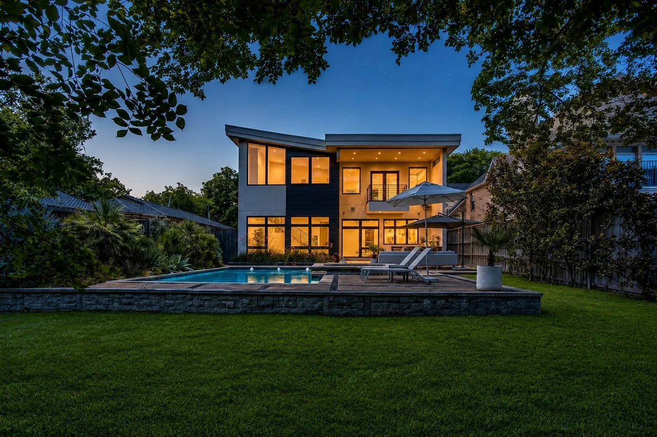 2215-Madera-St-Dallas-TX-75206-1.webp