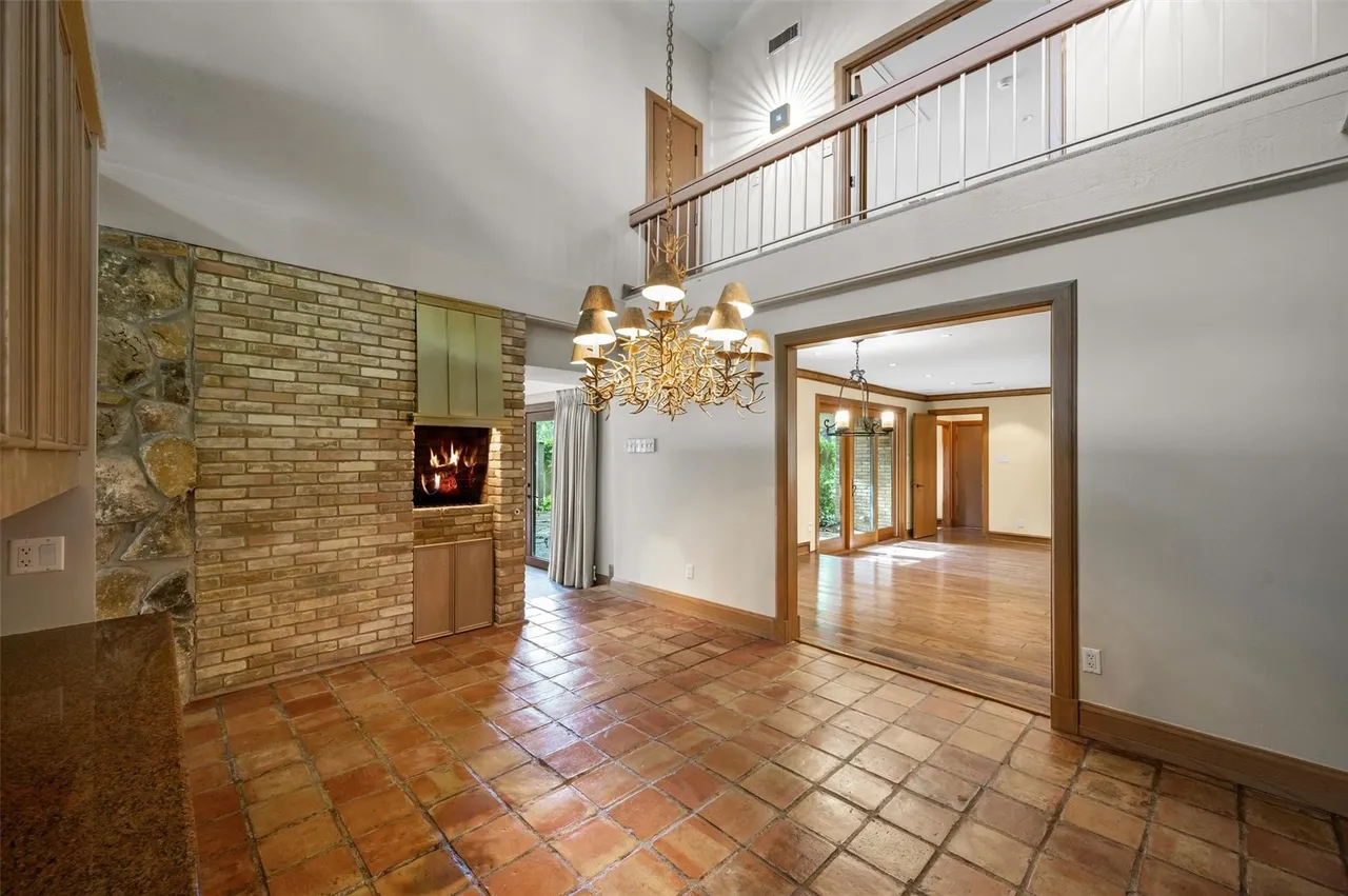 3909 Courtshire Dr, Dallas, TX 75229 10 3909 Courtshire Dr