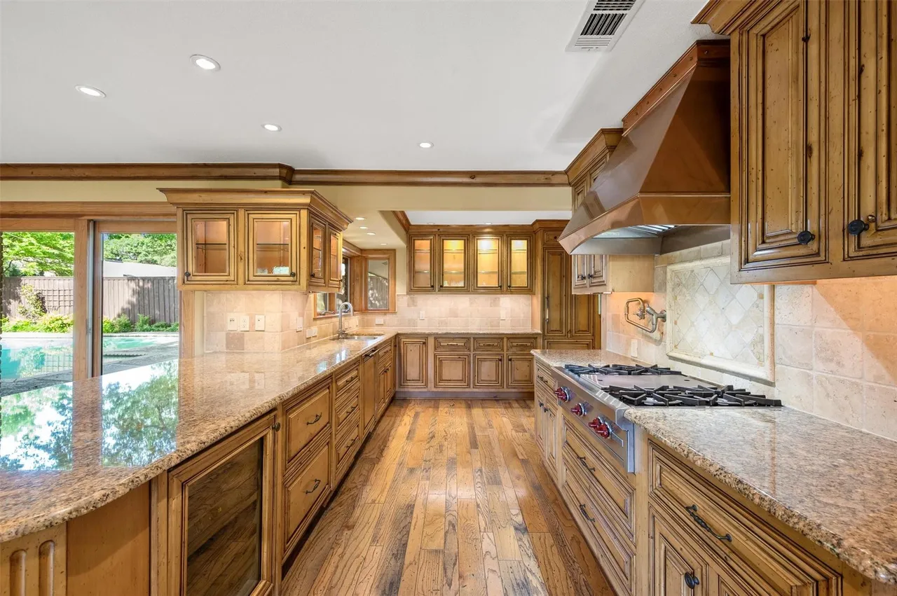 3909 Courtshire Dr, Dallas, TX 75229 13 3909 Courtshire Dr