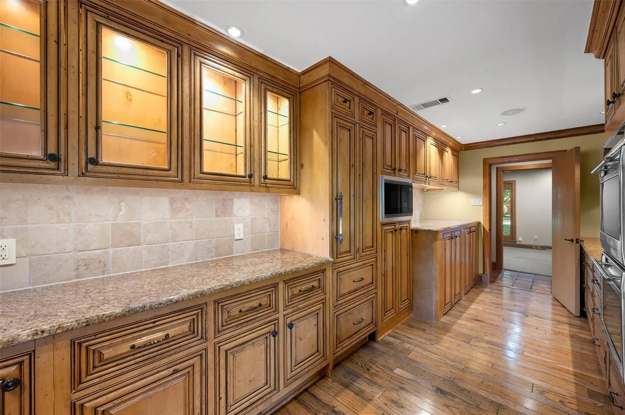3909 Courtshire Dr, Dallas, TX 75229 14 3909 Courtshire Dr
