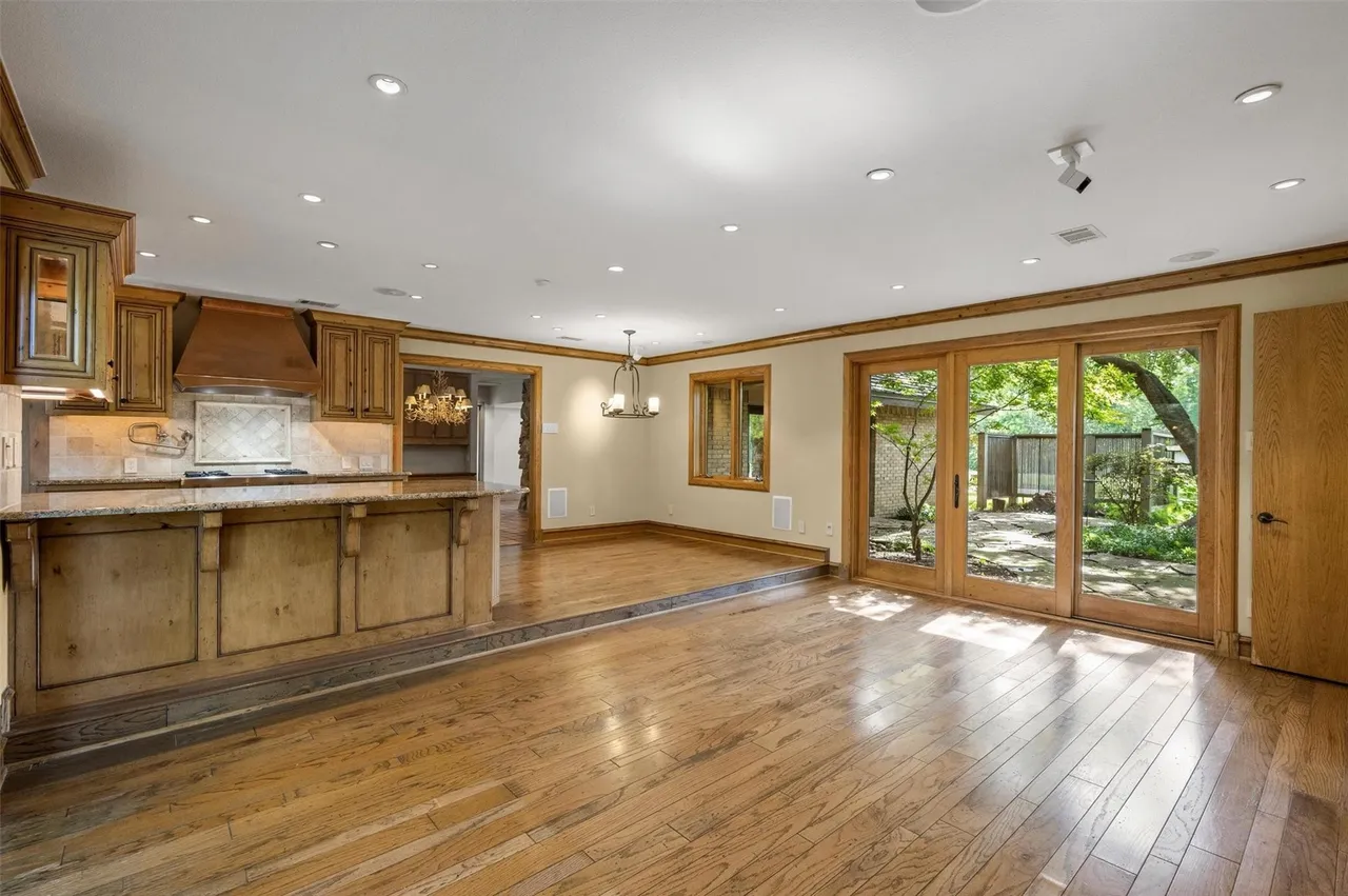 3909 Courtshire Dr, Dallas, TX 75229 16 3909 Courtshire Dr