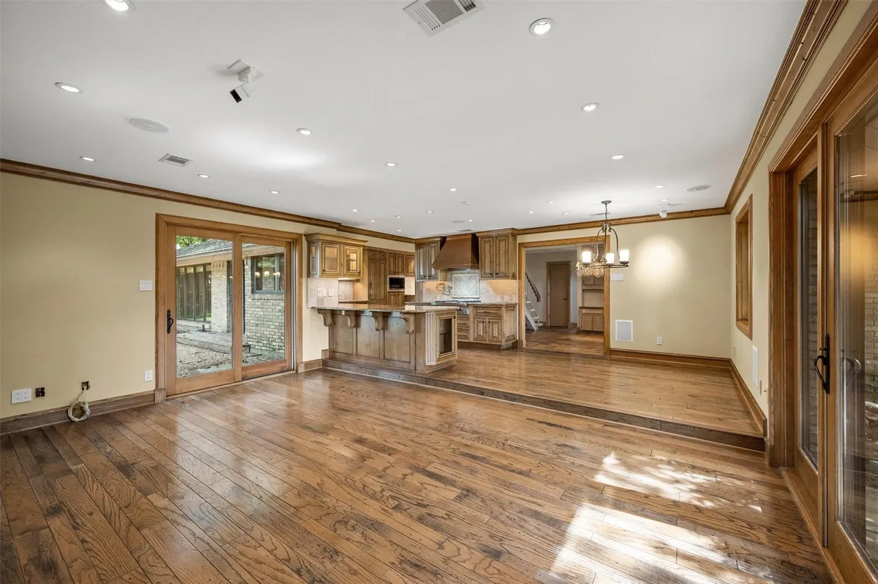 3909 Courtshire Dr, Dallas, TX 75229 18 3909 Courtshire Dr