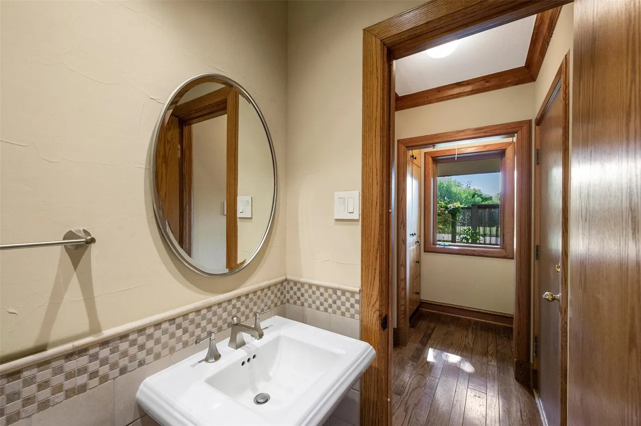 3909 Courtshire Dr, Dallas, TX 75229 19 3909 Courtshire Dr