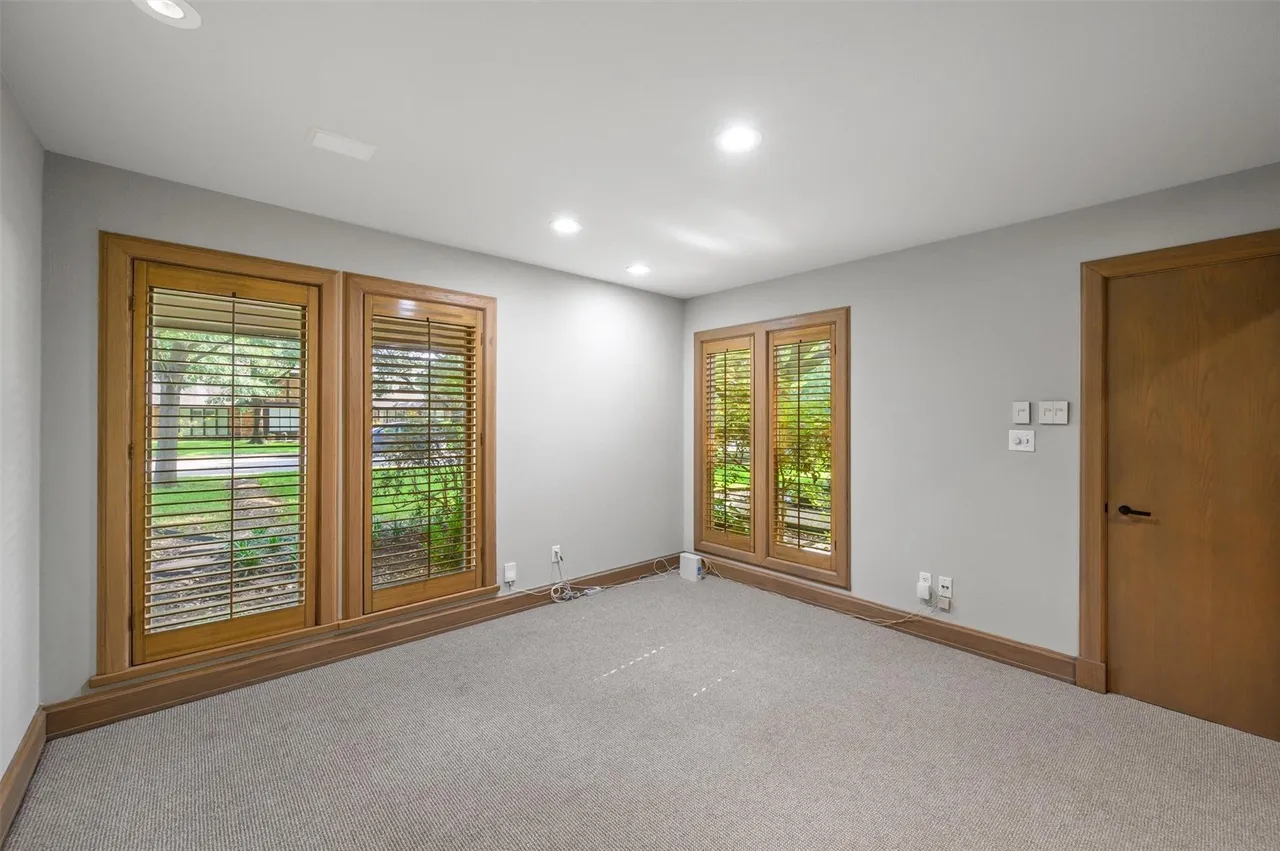 3909 Courtshire Dr, Dallas, TX 75229 20 3909 Courtshire Dr