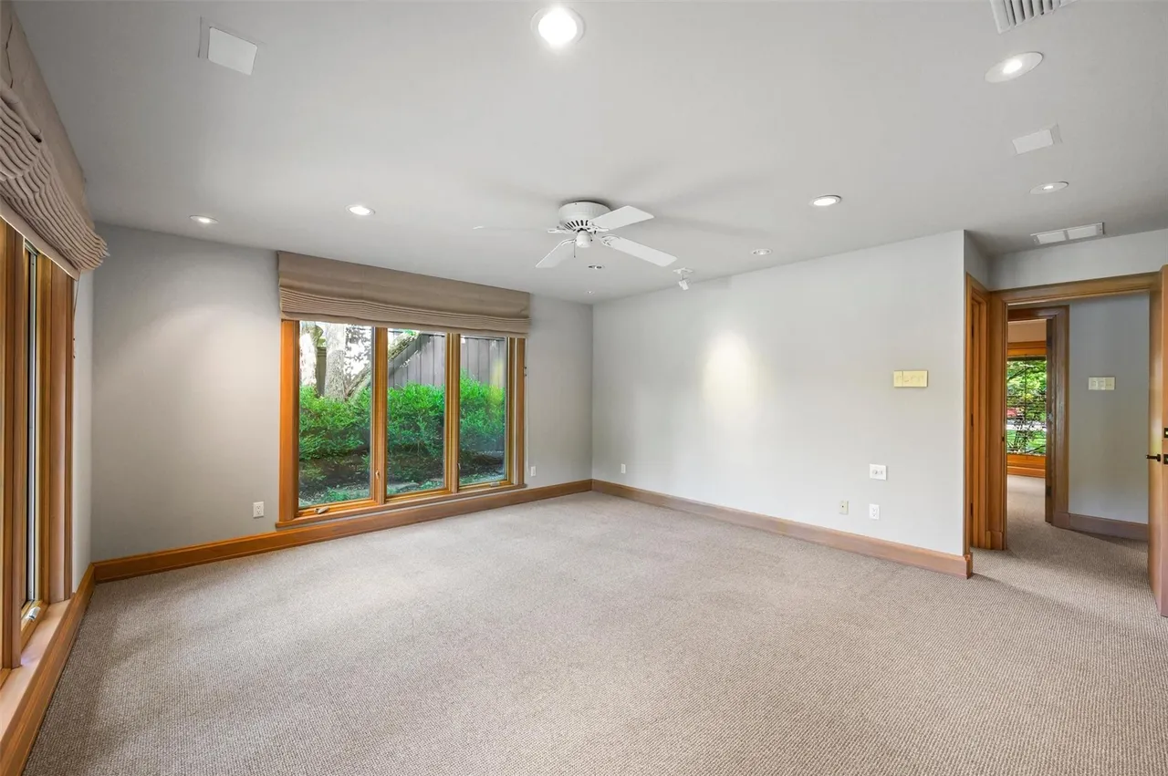 3909 Courtshire Dr, Dallas, TX 75229 23 3909 Courtshire Dr