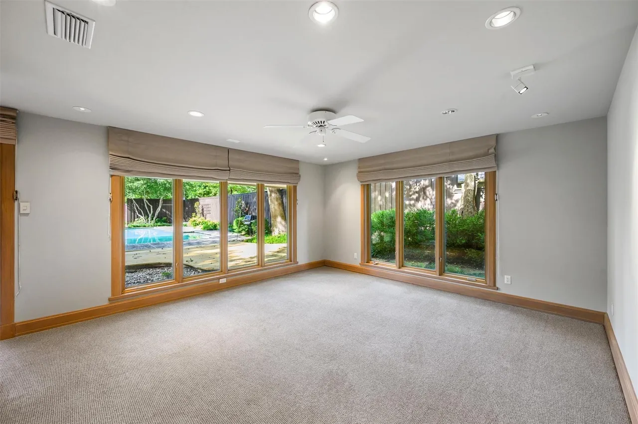 3909 Courtshire Dr, Dallas, TX 75229 24 3909 Courtshire Dr