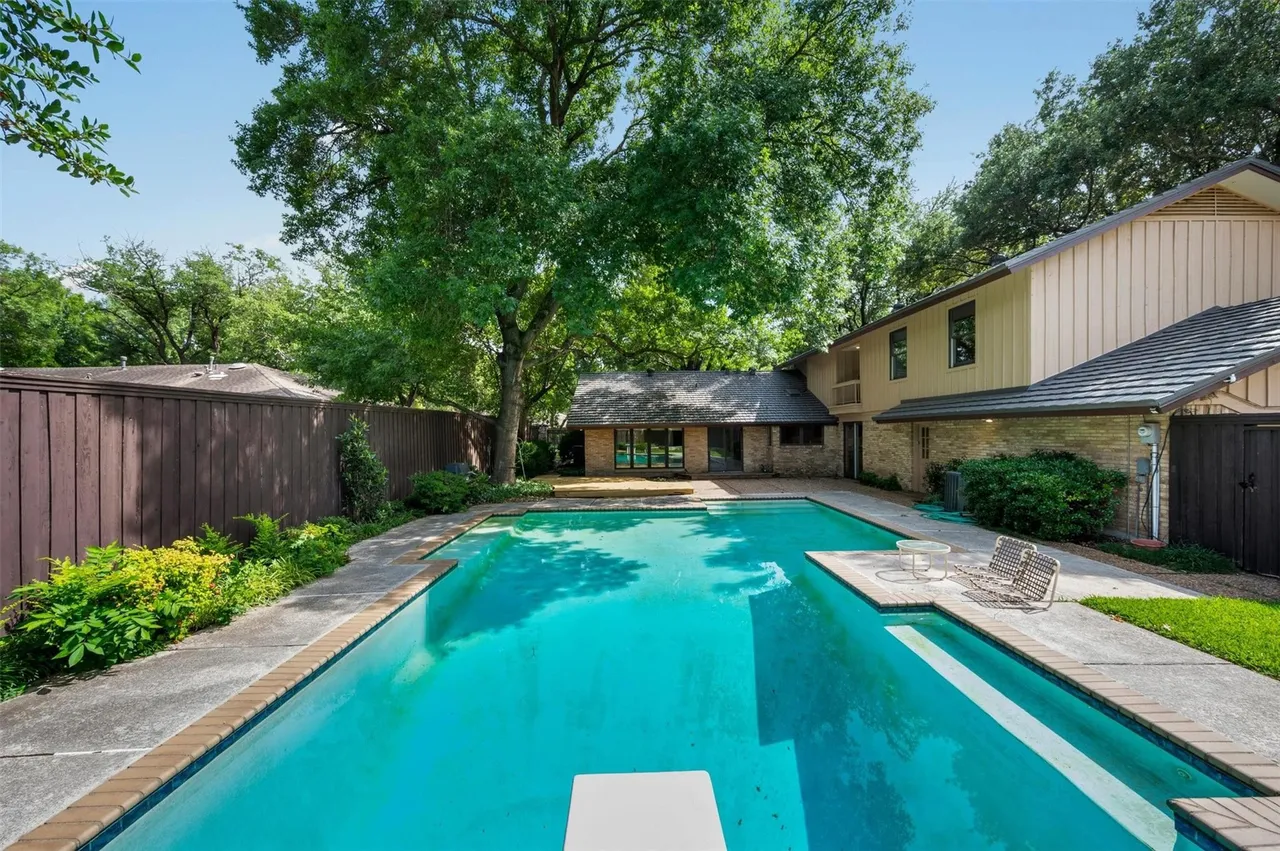 3909 Courtshire Dr, Dallas, TX 75229 3 3909 Courtshire Dr