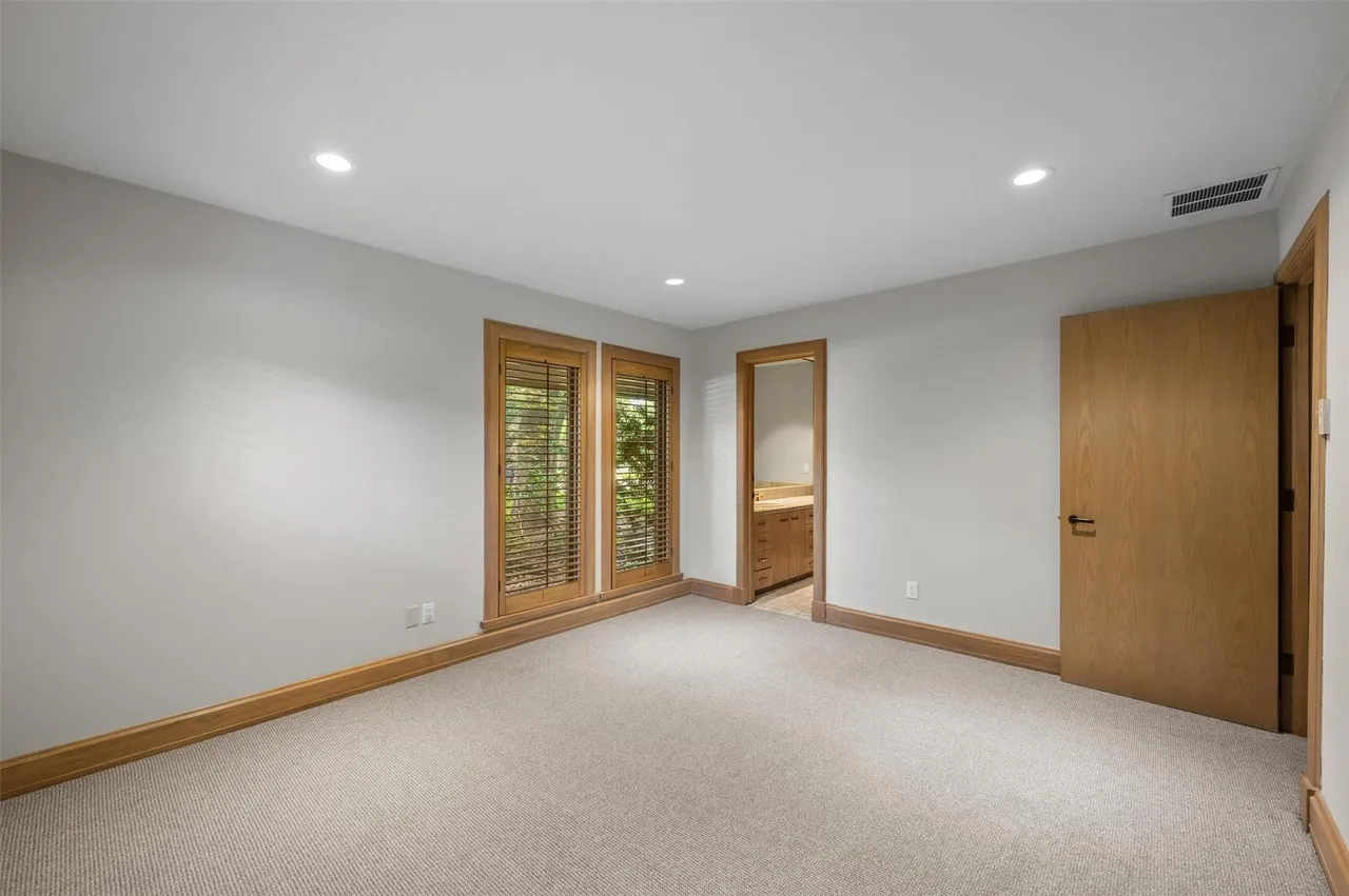 3909 Courtshire Dr, Dallas, TX 75229 30 3909 Courtshire Dr