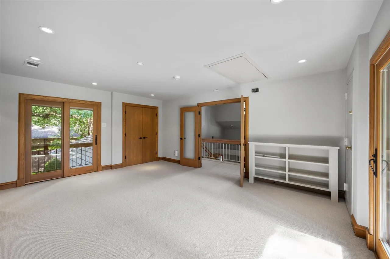 3909 Courtshire Dr, Dallas, TX 75229 31 3909 Courtshire Dr