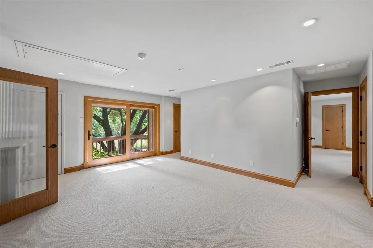 3909 Courtshire Dr, Dallas, TX 75229 32 3909 Courtshire Dr