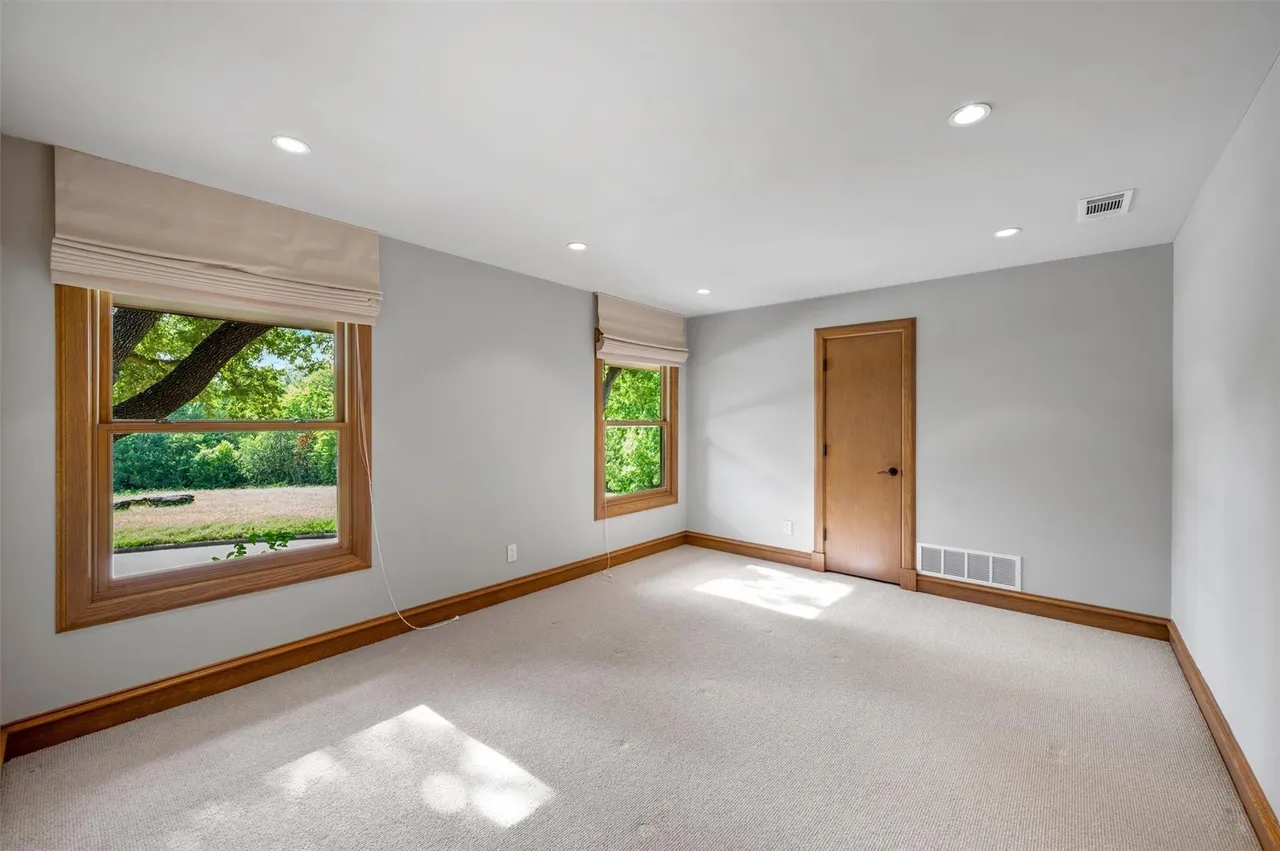 3909 Courtshire Dr, Dallas, TX 75229 33 3909 Courtshire Dr
