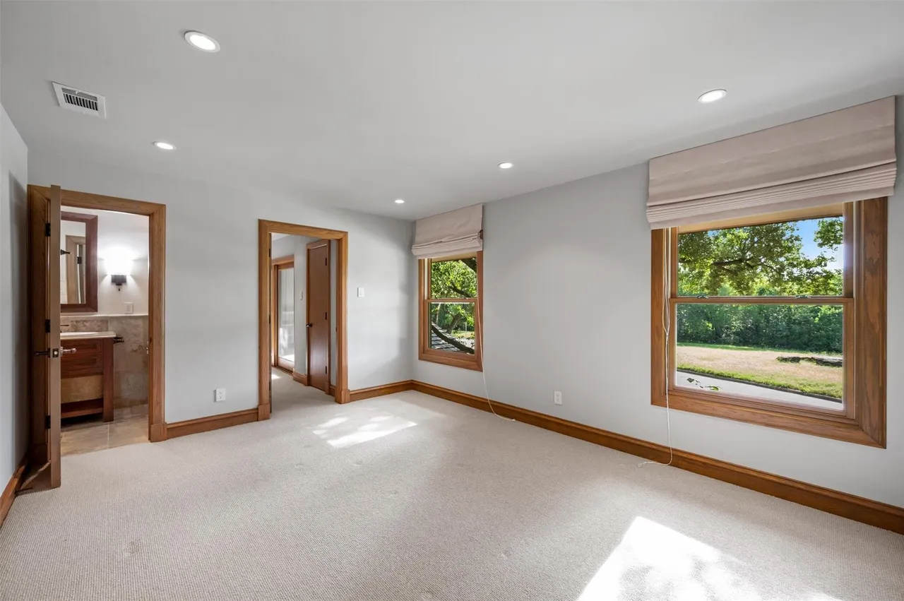 3909 Courtshire Dr, Dallas, TX 75229 34 3909 Courtshire Dr