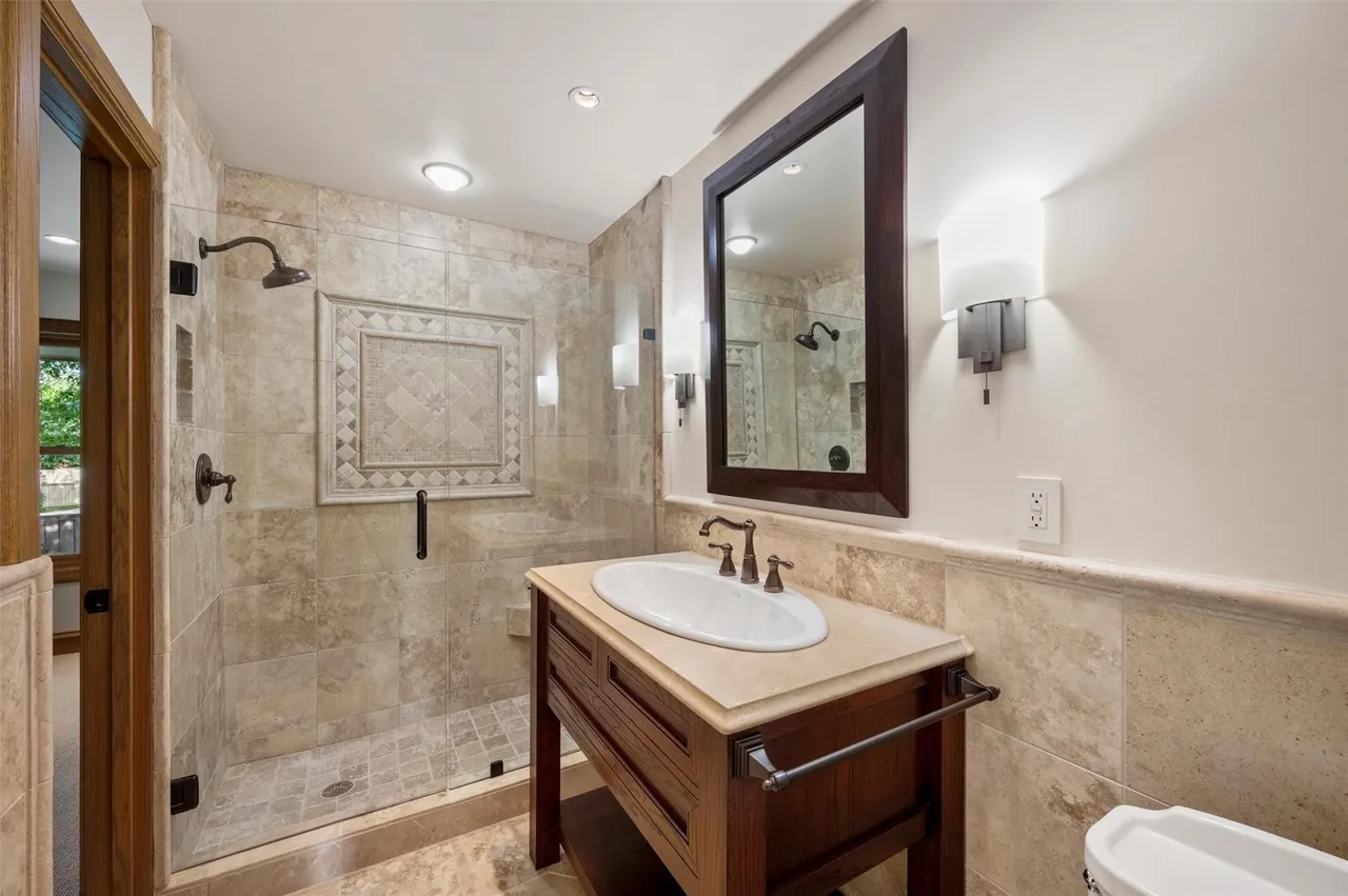 3909 Courtshire Dr, Dallas, TX 75229 35 3909 Courtshire Dr