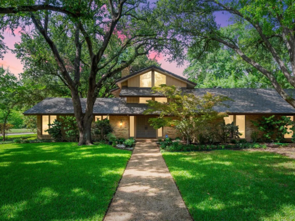 3909 Courtshire Dr