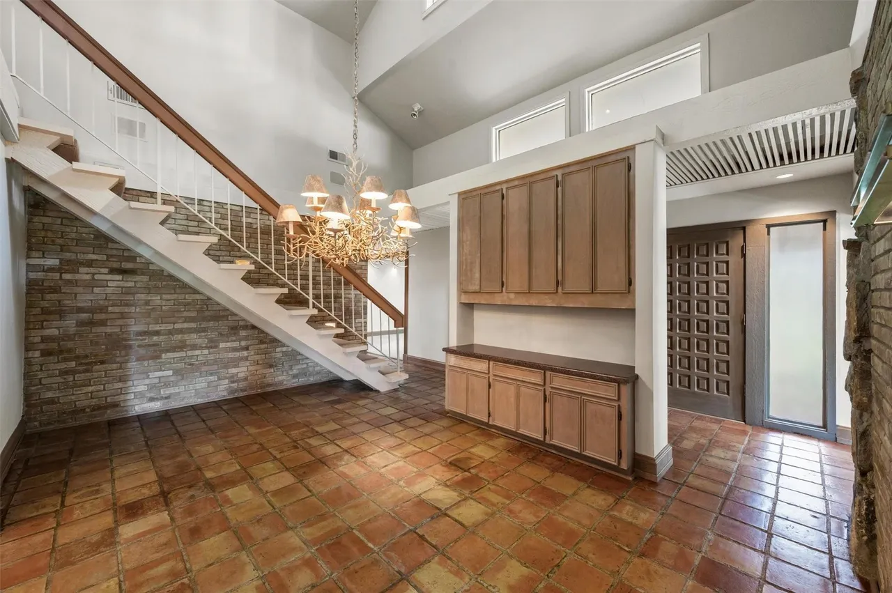 3909 Courtshire Dr, Dallas, TX 75229 6 3909 Courtshire Dr