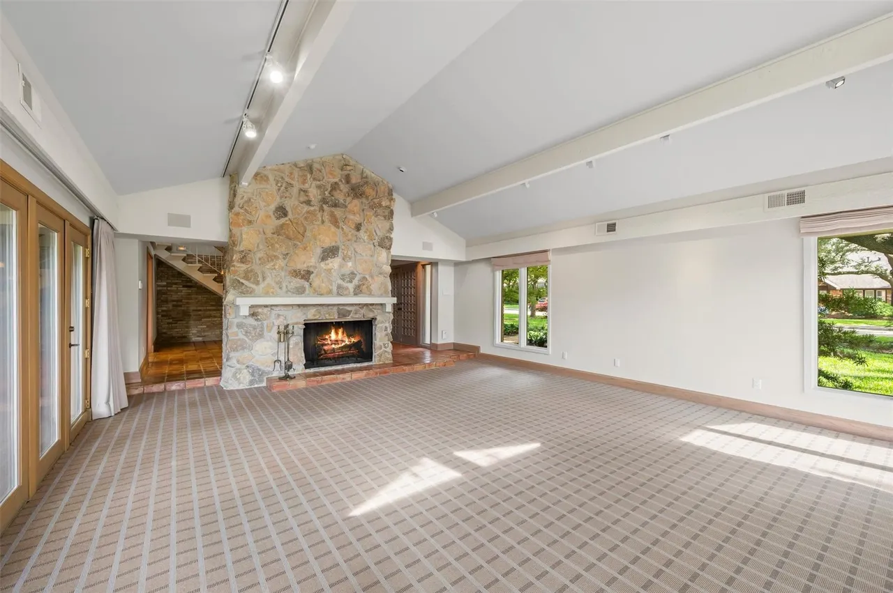 3909 Courtshire Dr, Dallas, TX 75229 8 3909 Courtshire Dr