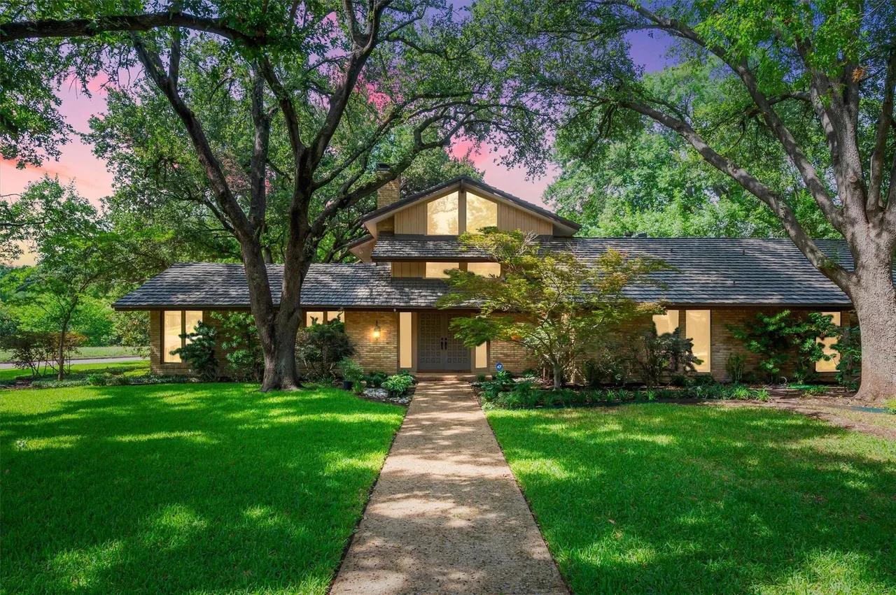 3909-Courtshire-Dr-Dallas-TX-75229.webp 3909 Courtshire Dr
